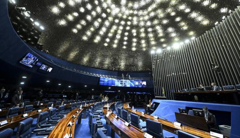 Senado analisa proteção de dados e transporte rodoviário profissional