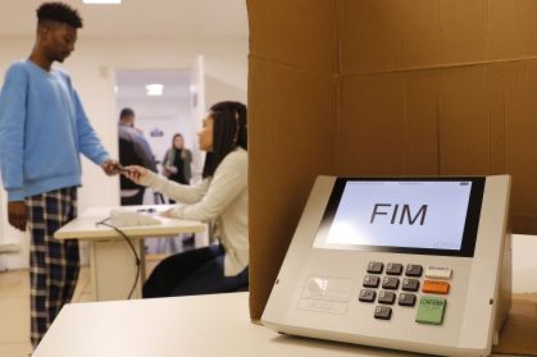 Comandos estaduais após renúncia de governadores para eleições 2026