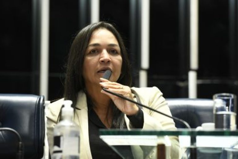 Eliziane Gama anuncia saída do PSD e aproximação ao PT em meio a divergências políticas