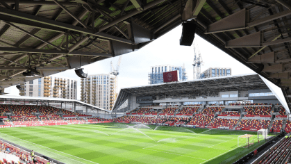 Arsenal busca manter liderança em duelo contra Brentford na Premier League