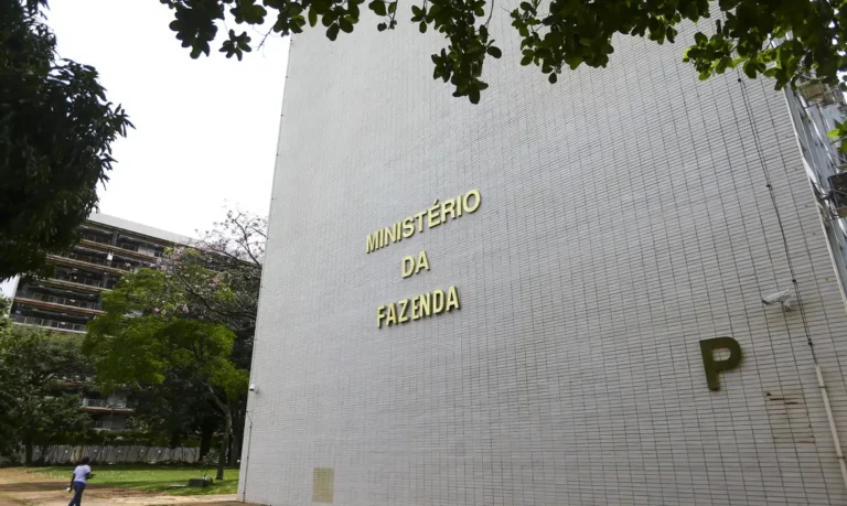 Brasil capta 4,5 bilhões de dólares com títulos no mercado internacional
