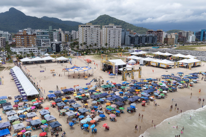Pesquisa revela perfis distintos e aprovação dos turistas no Litoral e Noroeste do Paraná no verão