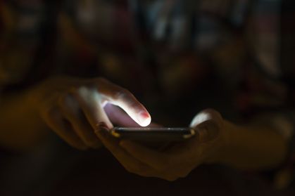 Celulares roubados impulsionam crime digital no Brasil em 340%