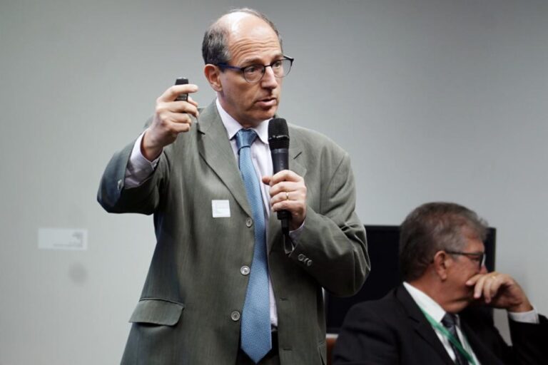 Brasil enfrenta redução de crianças e ajusta gasto com educação, avalia economista Fabio Giambiagi