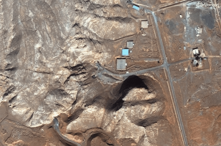 Irã reforça defesas e instalações nucleares diante de possível ataque dos Estados Unidos