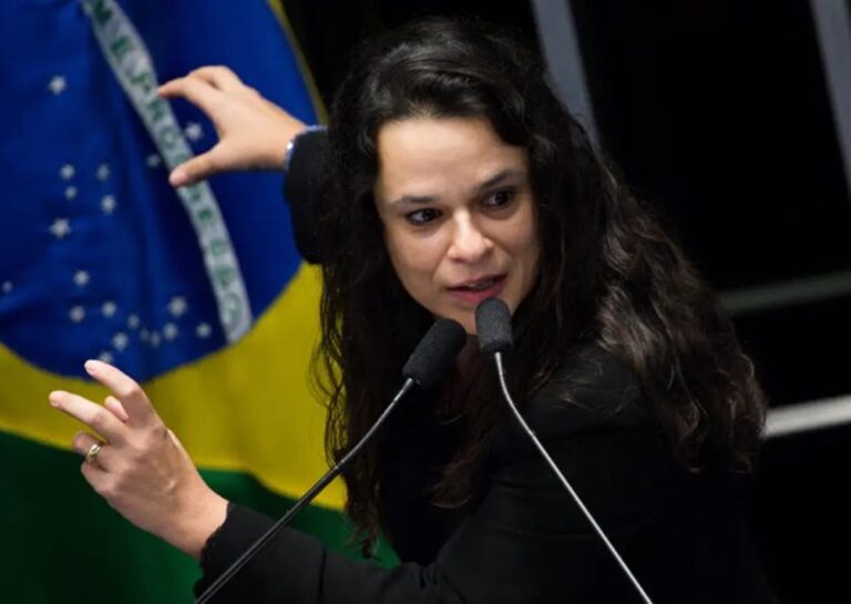Janaina Paschoal critica lançamento da candidatura de Michelle Bolsonaro ao Senado