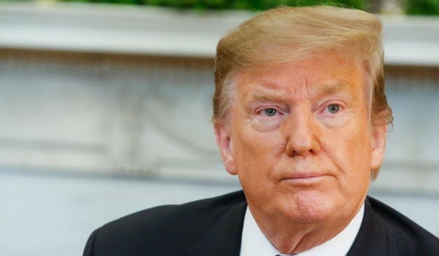 Jovem armado invade residência de Donald Trump e morre na Flórida