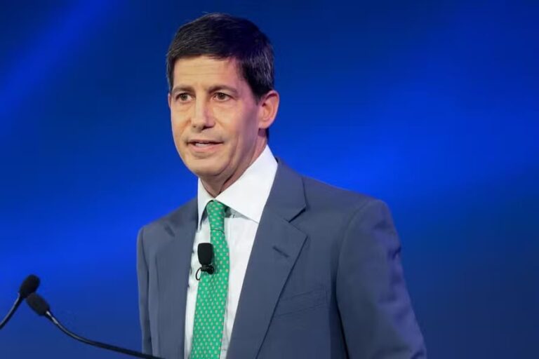 Kevin Warsh assume liderança do Fed diante de alta inflação e queda da confiança do consumidor