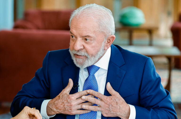 Lula participa da cúpula da ia para discutir desenvolvimento social e econômico