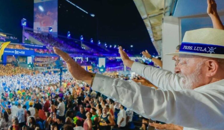 Lula comenta homenagem da escola de samba Acadêmicos de Niterói no Carnaval 2026
