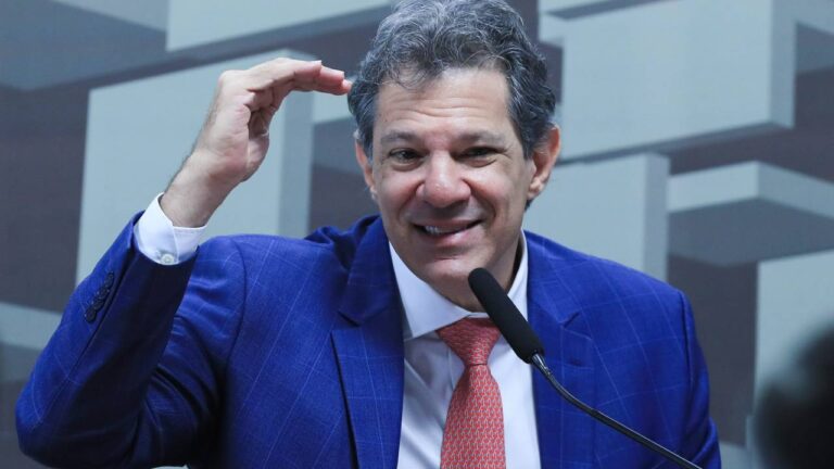 Haddad critica flávio bolsonarinho por espalhar fake news em campanha paulista