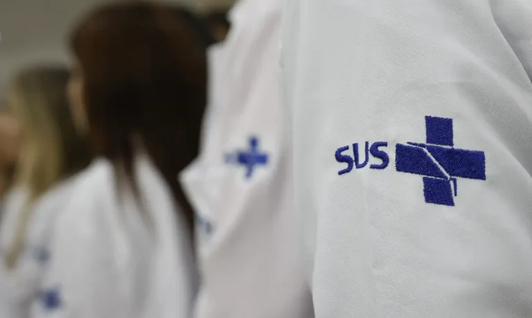 Mais médicos especialistas ampliam oferta no SUS com edital em 2026