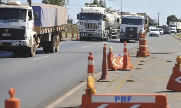 Quase 44% das mortes nas estradas envolvem veículos de carga, aponta PRF