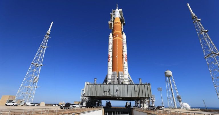 Foguete Sls impulsiona missão Artemis II rumo à órbita lunar