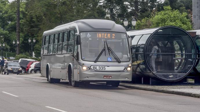 Obras do Novo Inter 2 bloqueiam rua Delegado Naby Paraná em Curitiba