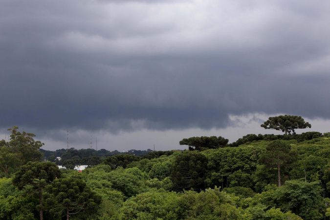 Chuva atinge Oeste, Sudoeste e Centro-Sul do Paraná com destaque para amplitude térmica