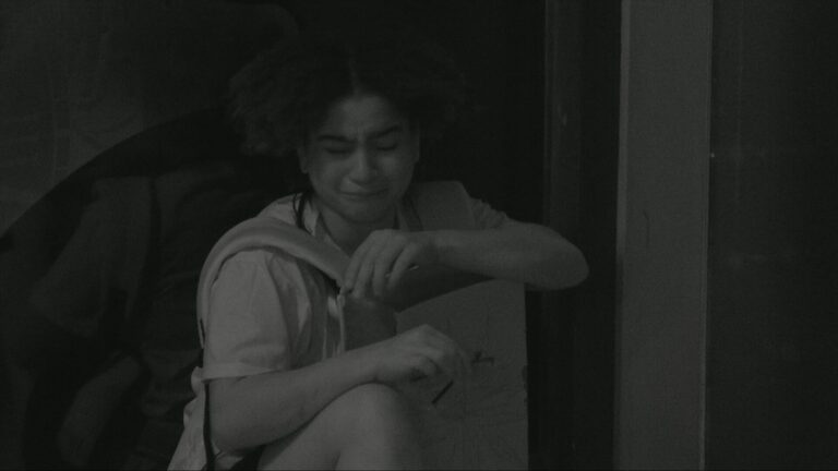 Milena chora após cumprir castigo do monstro na madrugada do BBB 26
