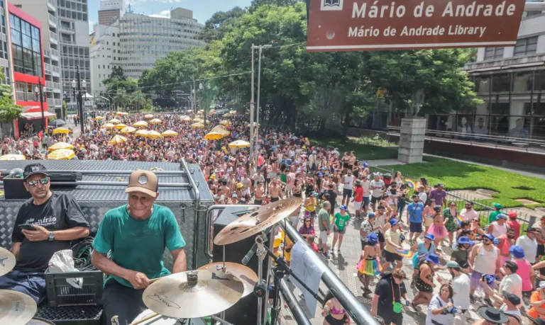 Axé e surpresas animam o domingo de Carnaval no centro de São Paulo
