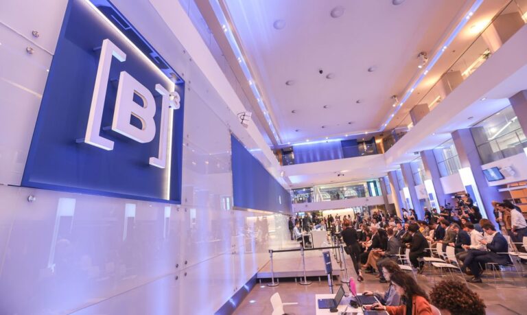 Ibovespa volta a registrar recorde e fica próximo dos 190 mil pontos