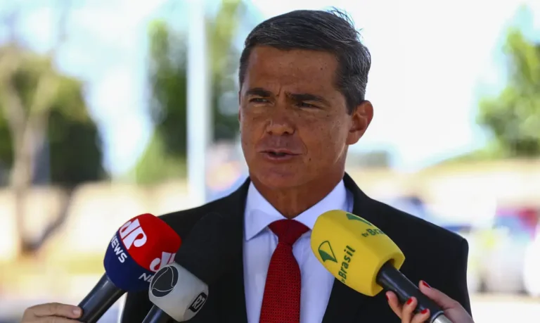 Exército reconhece direito a visita íntima para general preso