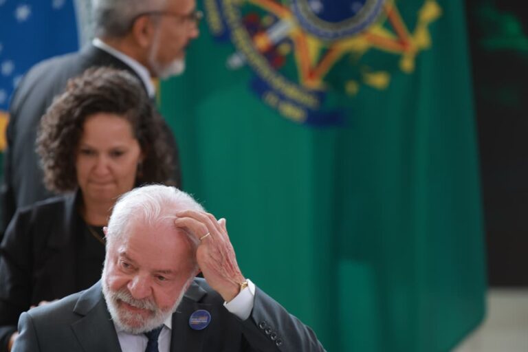 Lula retoma agenda diante da crise climática e desafios políticos nacionais
