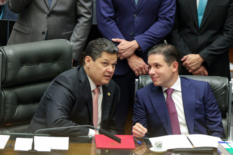 Congresso concede reajustes e licenças a servidores em 2026