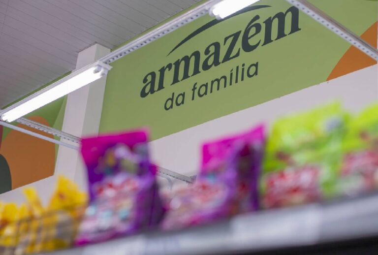 Armazém da Família oferece arroz, frango e leite com preços reduzidos em Curitiba