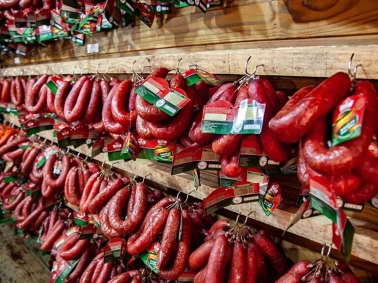 Regra federal sobre gordura ameaça receita da linguiça Blumenau