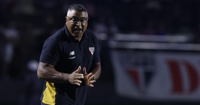 Roger Machado mantém silêncio sobre estratégia do gatilho após vitória do São Paulo