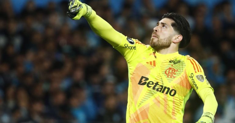 Rossi denuncia agressão de auxiliar do Bragantino a jogador do Flamengo