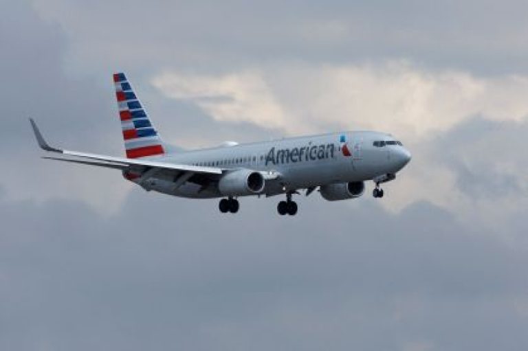 American Airlines rejeita fusão com United Airlines por impacto negativo