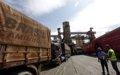 Frete rodoviário sobe até 15% em fevereiro com exportações de soja