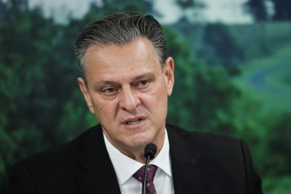 Ministro Carlos Fávaro recomenda cautela na compra de fertilizantes