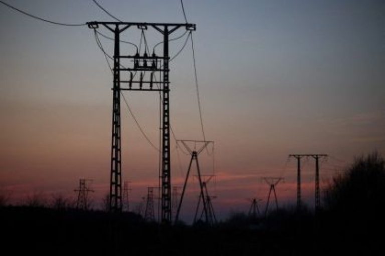 Consumidor assume papel central na abertura do mercado de energia no Brasil