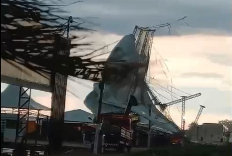Temporal danifica estrutura da feira agrícola no Rio Grande do Sul