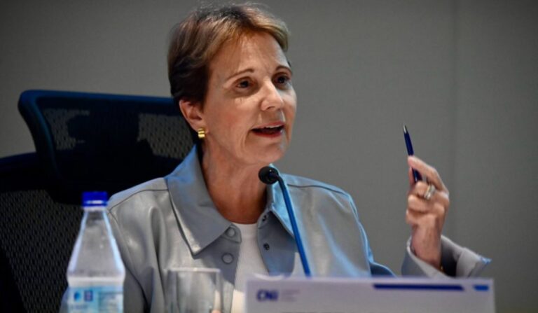 Tereza Cristina ganha destaque como possível vice na chapa de Flávio Bolsonaro