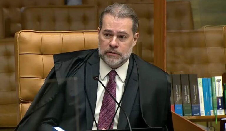 Deputada mobiliza PEC para regular condutas no Supremo após caso Banco Master