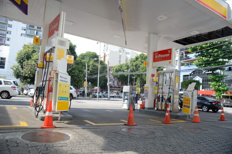 Alta no petróleo eleva inflação e pressiona custo de vida no Brasil