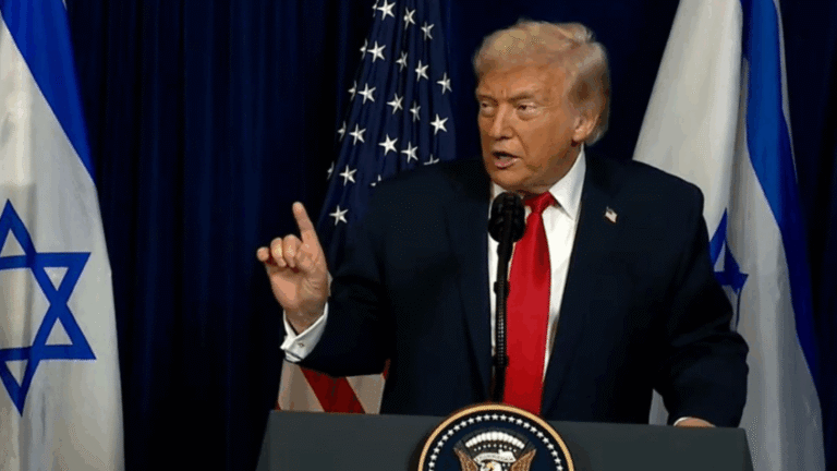 Trump critica Obama por revelar dados confidenciais sobre alienígenas