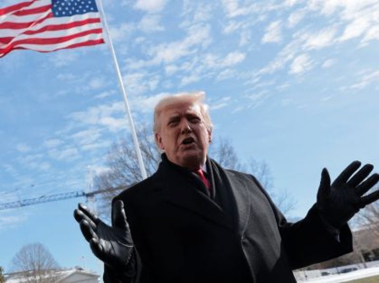 Trump participa de audiência histórica na Suprema Corte sobre cidadania por nascimento