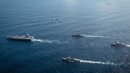 Eua reforçam presença naval no oriente médio com terceiro porta-aviões