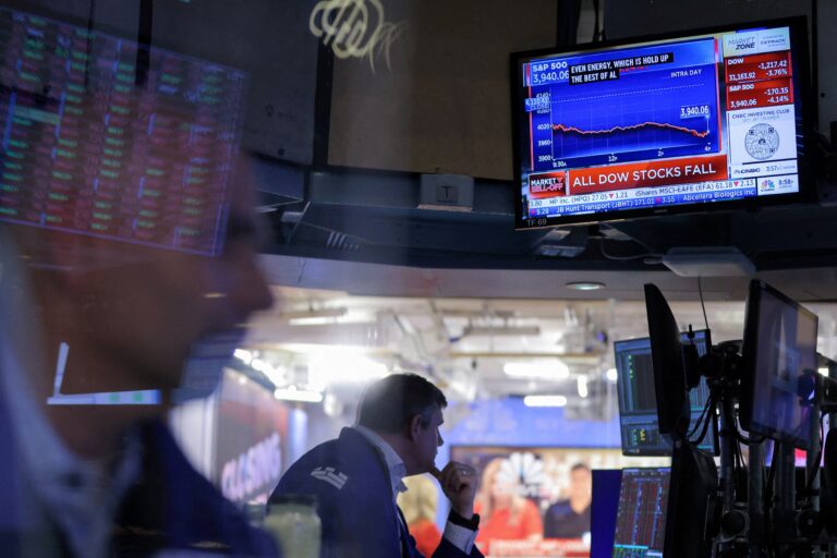 Wall Street registra alta e Dow Jones alcança novo recorde impulsionado por melhora no Oriente Médio