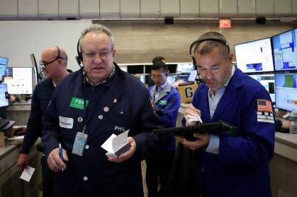 Wall Street recua com impacto da Nvidia e cenário tecnológico incerto
