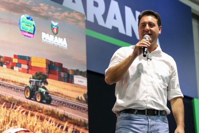 Estado entrega sete máquinas agrícolas por dia e investe em infraestrutura rural