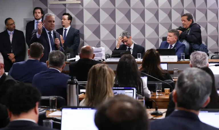 Cpmi do INSS encerra trabalhos sem relatório final aprovado