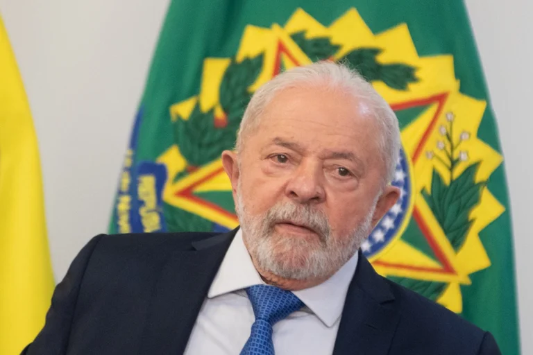 Governo Lula zera PIS e Cofins do diesel para conter alta dos combustíveis