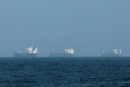 Tensão no Estreito de Ormuz trava petroleiros pelo quinto dia consecutivo