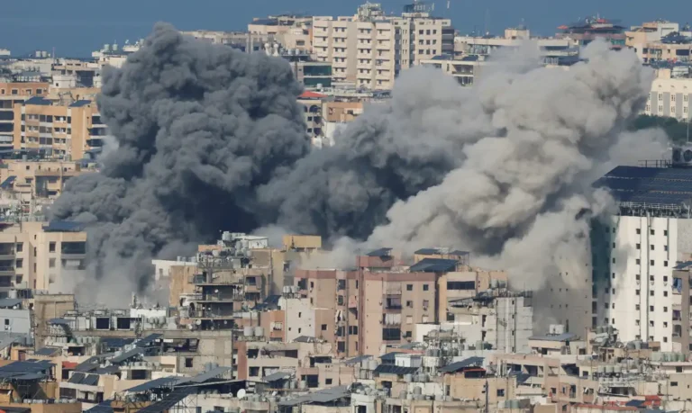Israel amplia ataques em Beirute enquanto Trump exige envolvimento na sucessão do Irã