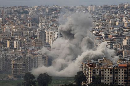 Forças israelenses intensificam ataques a centros de comando iranianos no Líbano