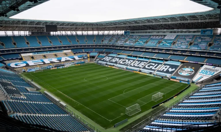 Grêmio amplia vantagem com vitória por 3 a 0 sobre Internacional no Gauchão